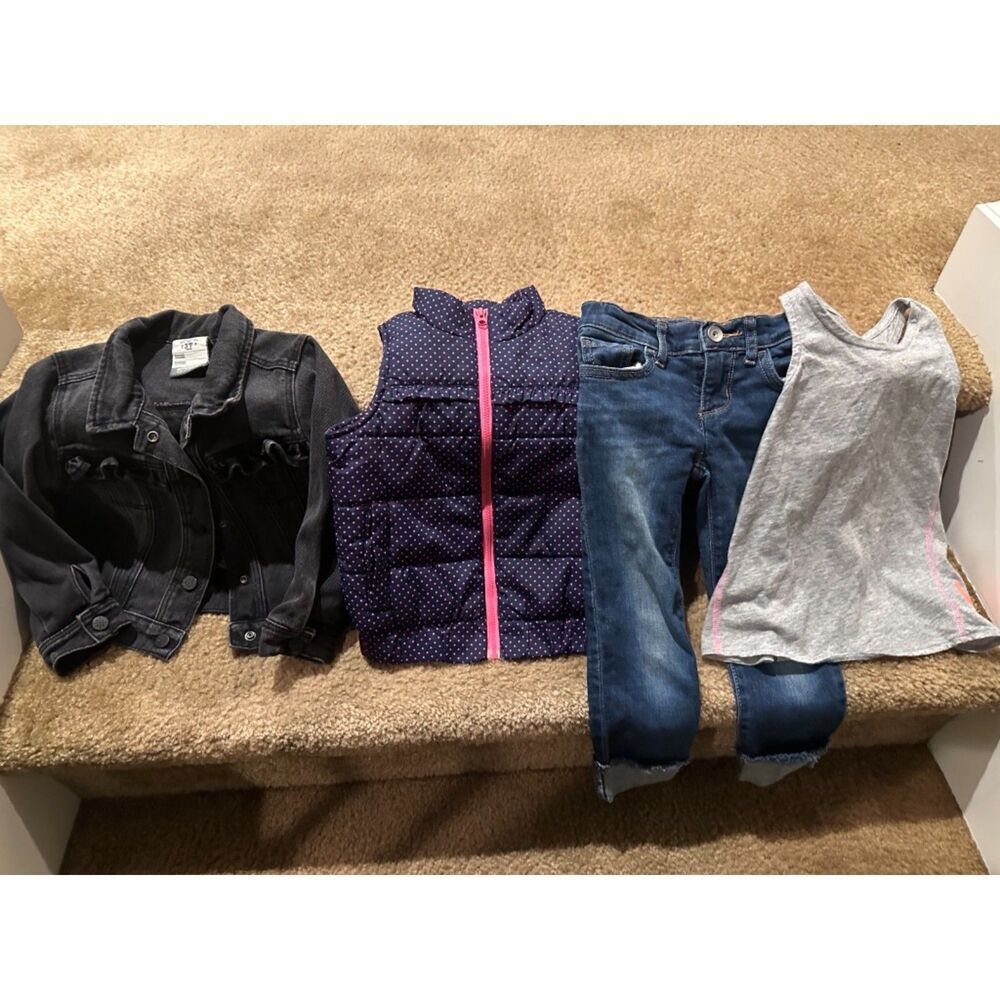 Bundle of Mixed Girl Clothes (Jean Jacket, Puffer Vest, Top  Bottoms) Size 3/3T